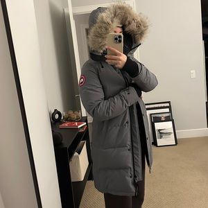 Size Small Grey Canada Goose Parka ( Great Condition )
